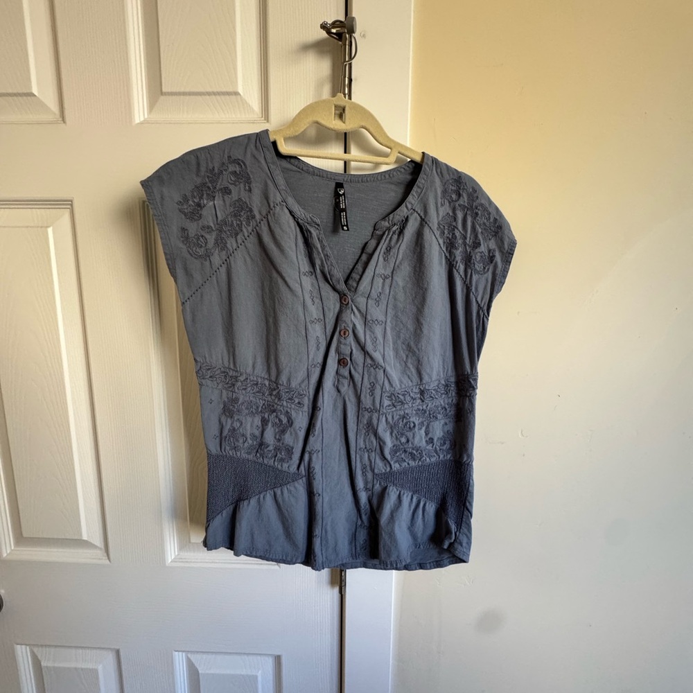 Kuhl Blue-Gray Embroidered Blouse